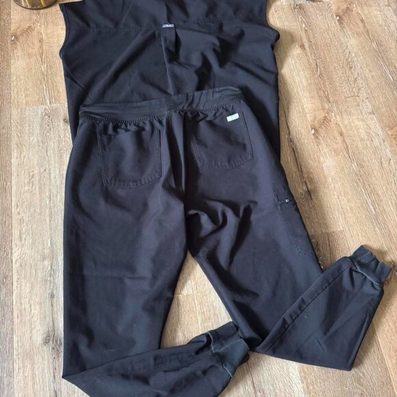 FIGS Black Oversized Rafaela Scrub Top & Zamora Joggers Set Size M - Picture 2 of 5